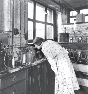 Researcher in the Physics Department at Queen Mary College, c1938.