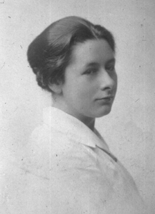 Dorothy Stuart Russell, c1919. 