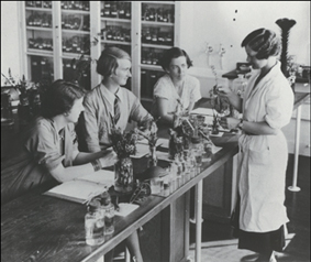 Westfield College botany students in the laboratory, c1930.